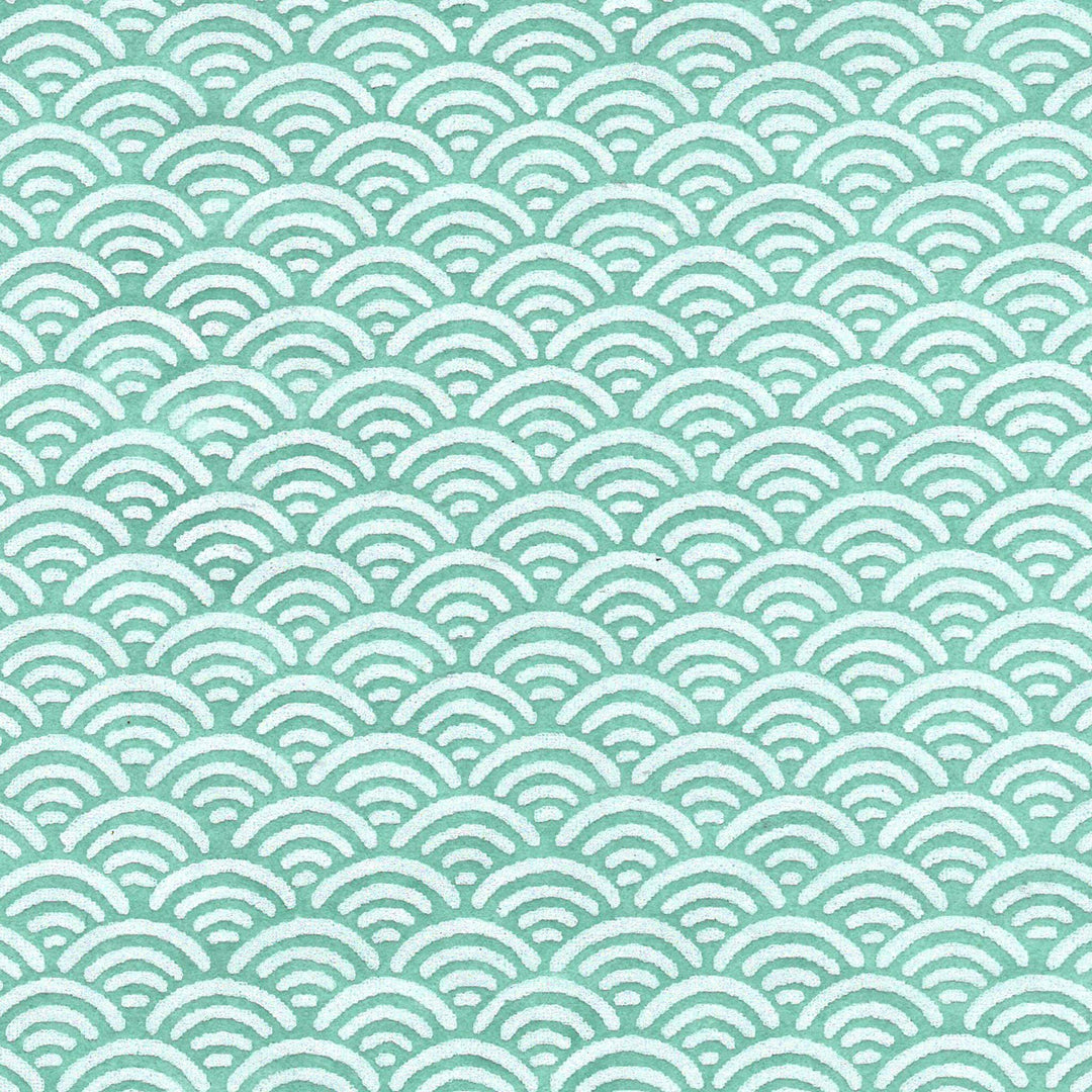 carré de 10cm par 10cm de papier japonais yuzen chiyogami au motif de vagues inversées dans les tons vert d'eau adeline klam (M674)