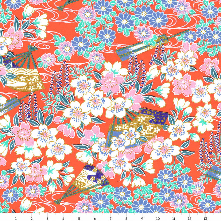 carré de 14cm par 14cm de papier japonais yuzen chiyogami aux motifs de fleurs de cerisier, de chrysanthèmes, de glycines et d'éventails dans les tons orange, bleu pervenche, vert d'eau, roses, mauve et blancs adeline klam (M1064)