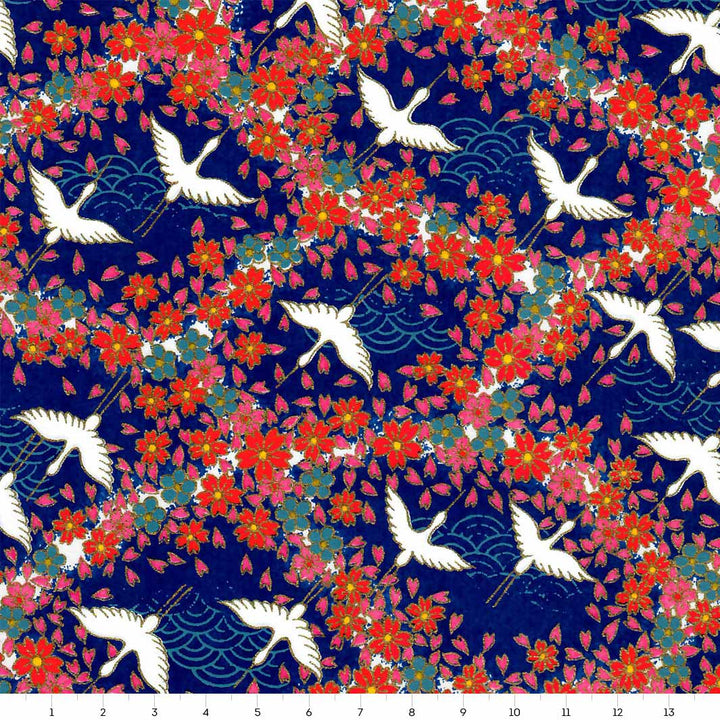 carré de 14cm par 14cm de papier japonais yuzen chiyogami aux motifs de grues, de fleurs et de vagues dans les bleu foncé et turquoise, rouges, roses et blancs (M876) adeline klam