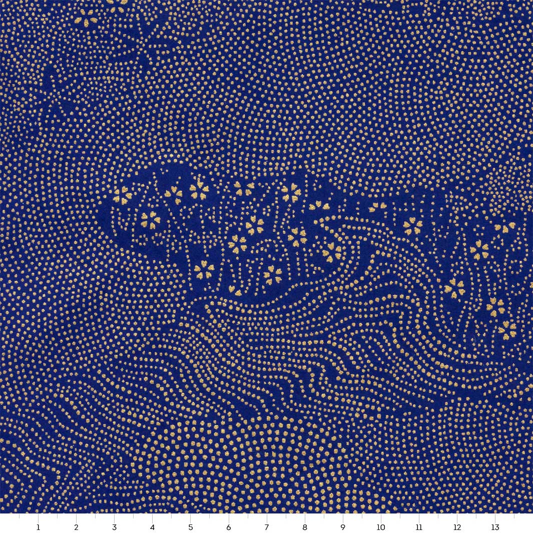 carré de 14cm par 14cm de papier japonais yuzen chiyogami aux motifs de paysage en pointillés dans les tons bleu nuit et dorés adeline klam (M989)