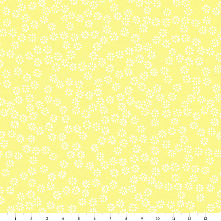 carré de 14cm par 14cm de papier japonais yuzen chiyogami aux motifs de semi de fleurs blanches sur fond jaune pastel adeline klam (M528)