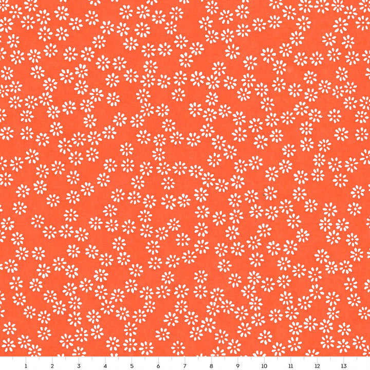 carré de 14cm par 14cm de papier japonais yuzen chiyogami aux motifs de semi de fleurs blanches sur fond orange rouge adeline klam (M1069)