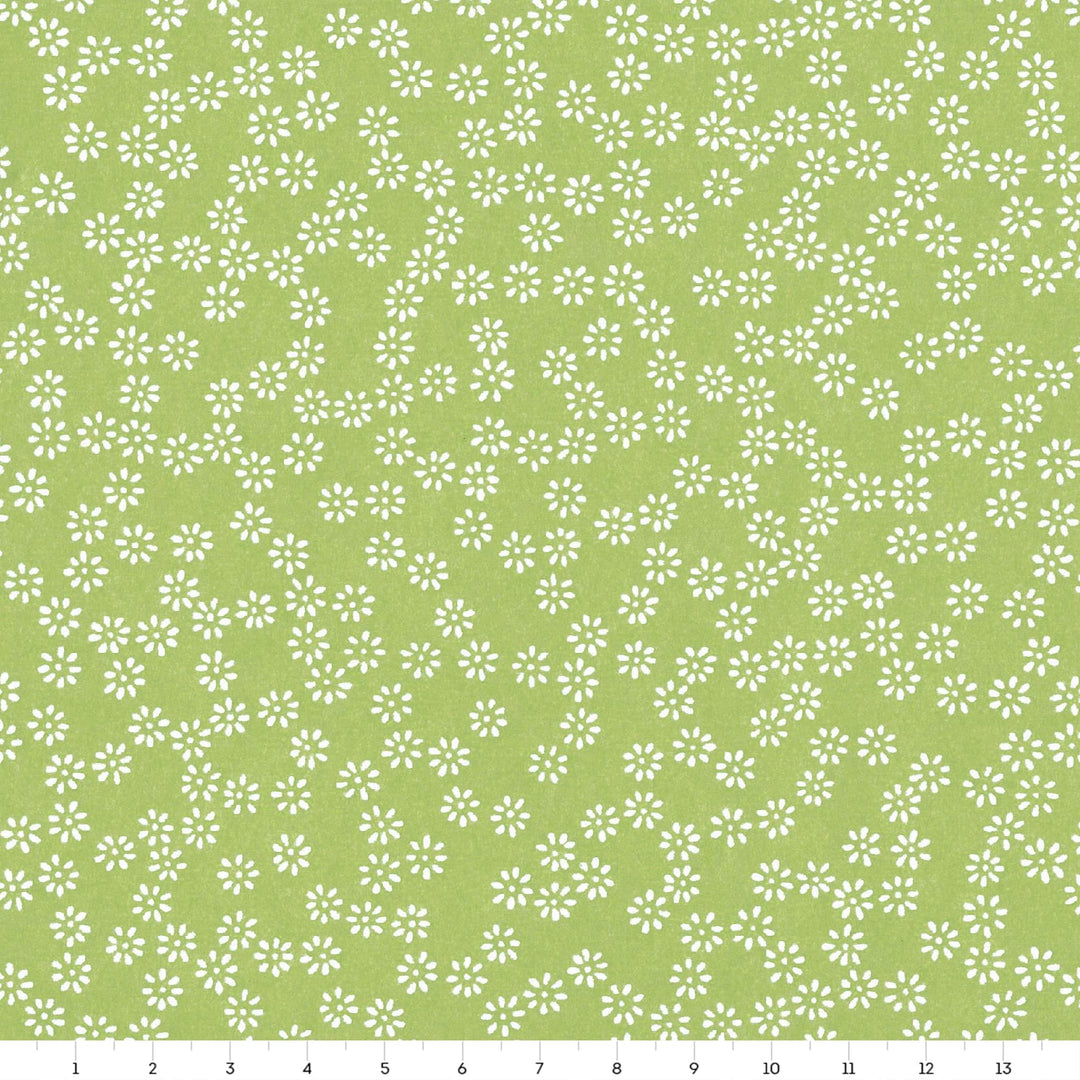 carré de 14cm par 14cm de papier japonais yuzen chiyogami aux motifs de semi de fleurs blanches sur fond vert tilleul adeline klam (M1070)