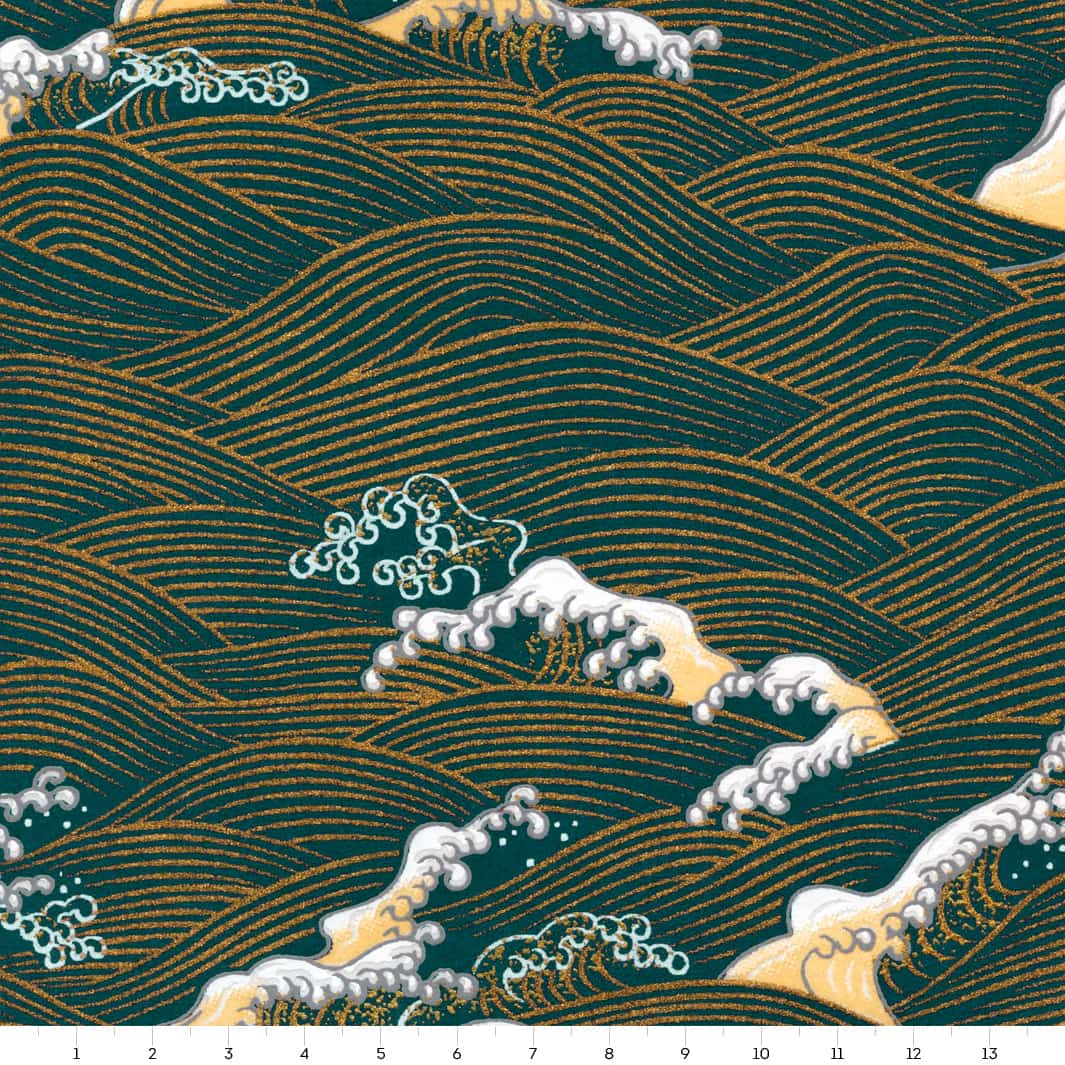 carré de 14cm par 14cm de papier japonais yuzen chiyogami aux motifs de vagues et d'écumes dans les tons bleu canard, beige et dorés adeline klam (M941)