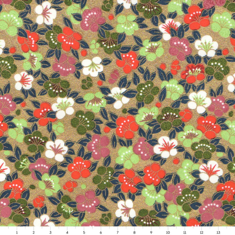 carré de 14cm par 14cm de papier japonais yuzen chiyogami aux motifs de fleurs de prunier festives dorées, rouge orange, bois de rose, vert clair et foncé et bleu marine adeline klam (M1040)