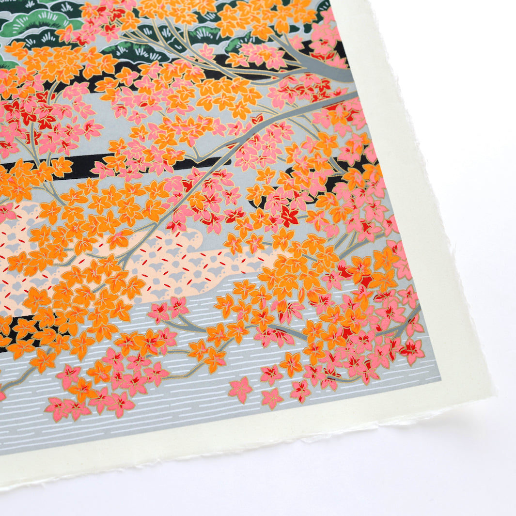 détail du coin inférieur droit du poster en papier japonais au motif de paysage japonais dans les tons bleus, verts, gris, noirs, orange et roses adeline klam