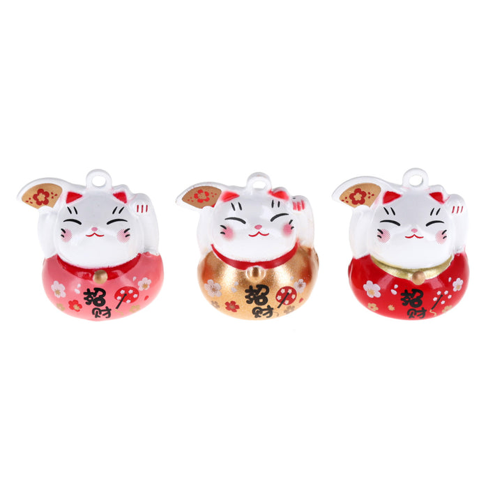 grands grelots en forme de maneki-neko portant un éventail roses, dorés et rouges de face