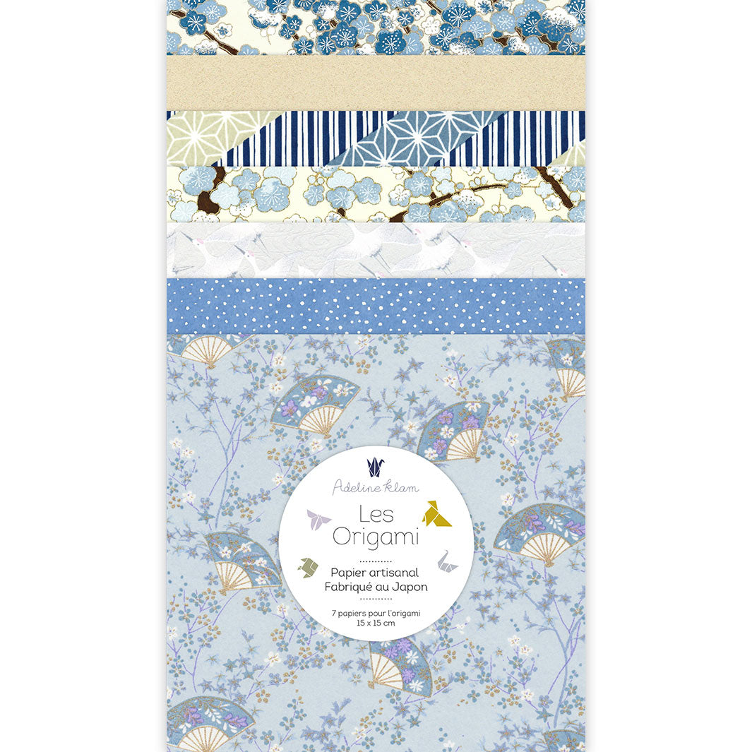 image packshot du set de 7 carrés de papiers japonais adeline klam de 15cm par 15cm dans les tons bleu ciel, bleu gris, blanc crème et blanc nacré « rivage » (O4) adeline klam