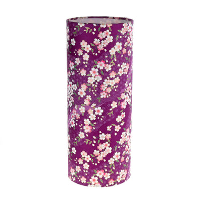 lampe japonaise à poser aux motifs de fleurs de cerisier et de petits motifs sur fond violet prune (M383) adeline klam