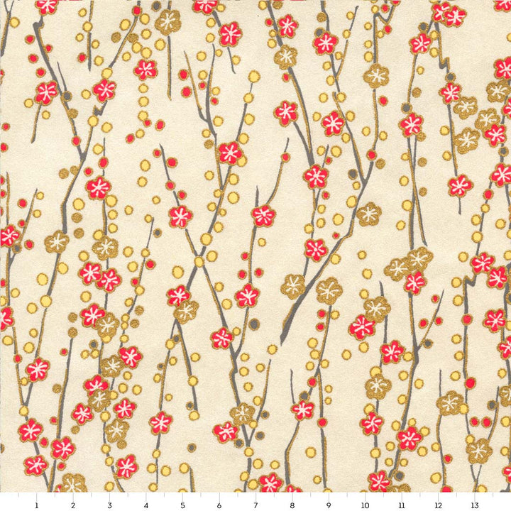 papier japonais yuzen aux motifs de branches en fleurs blanc crème, rouges, jaunes et dorés adeline klam de 14cm par 14