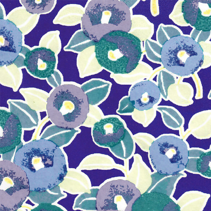 papier japonais yuzen chiyogami aux motifs de camélias dans les tons mauve, bleus, verts et violets adeline klam de 10cm par 10cm (M800)