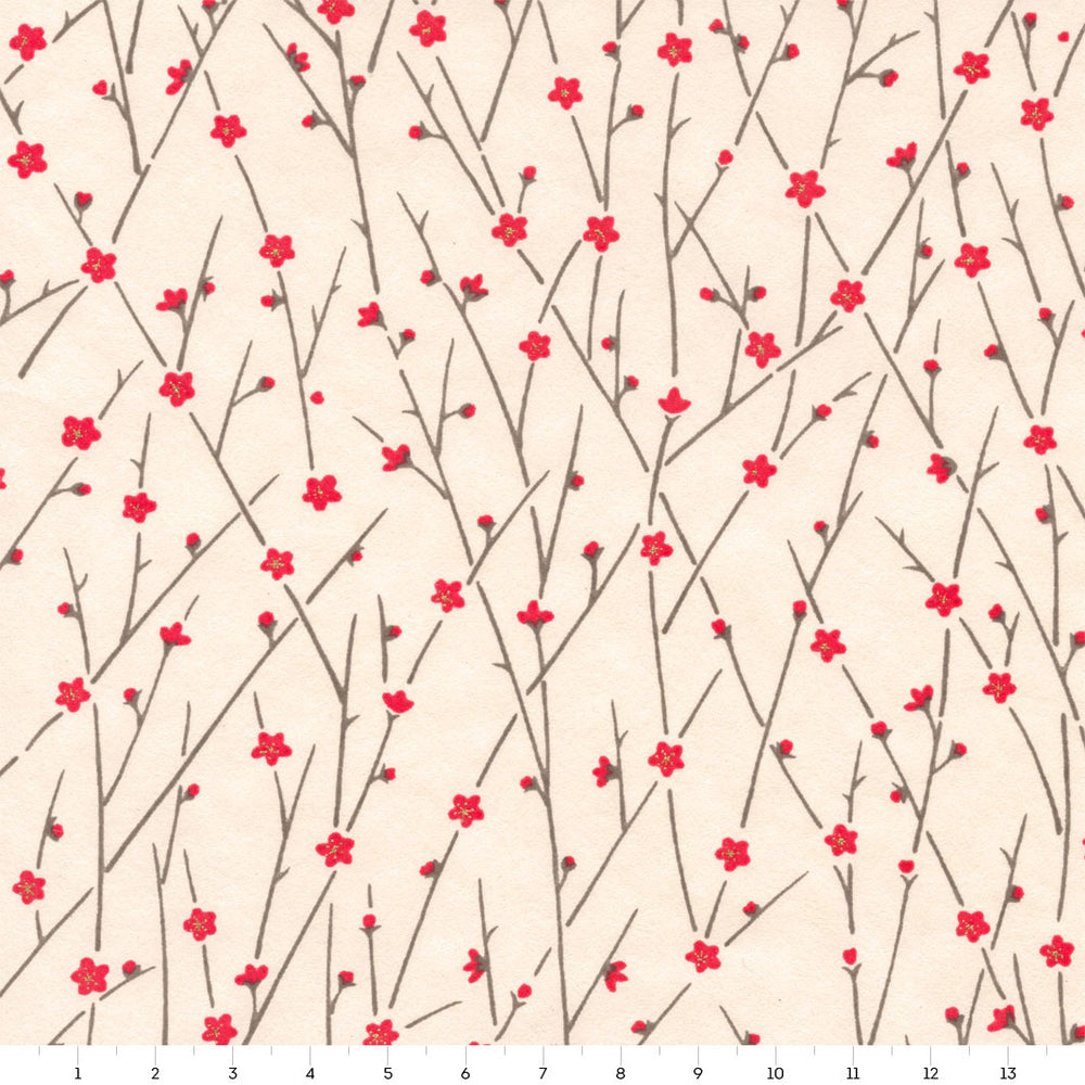 papier japonais yuzen chiyogami aux motifs de fines branches en fleurs rouge clair et grises sur fond beige, crème adeline klam de 14cm par 14cm