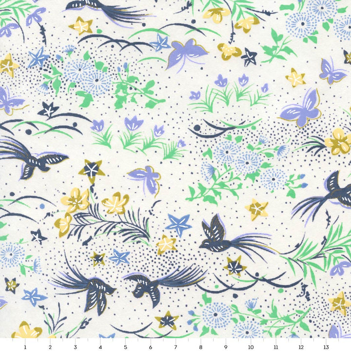 papier japonais yuzen chiyogami aux motifs de fleurs, d'oiseaux et de papillons blanc cassé, bleu marine, vert, mauve et jaune adeline klam de 14cm par 14cm (M1003)