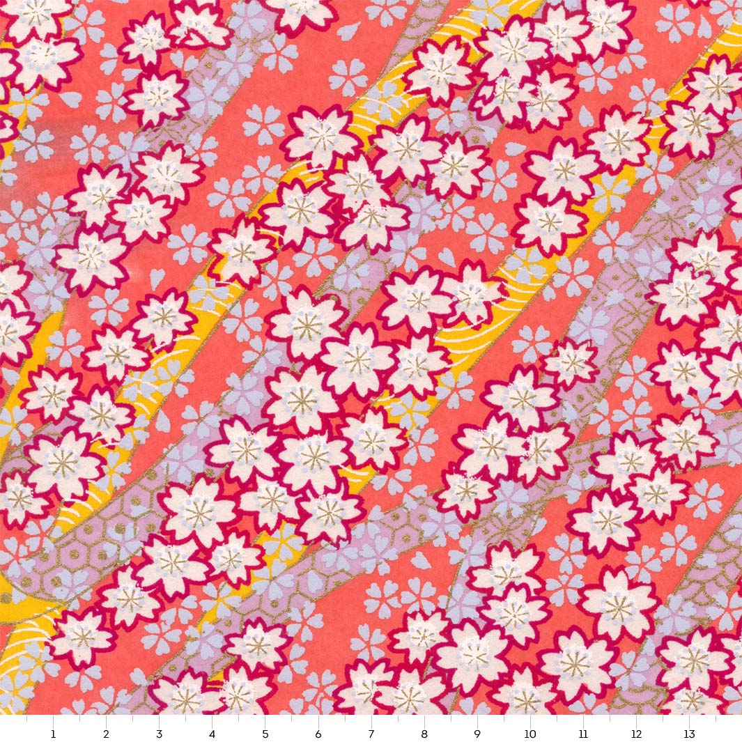 papier japonais yuzen chiyogami aux motifs d'ondulations fleuries corail, jaune moutarde, mauve, bleu ciel, fuschia et or adeline klam de 14cm par 14cm (M1000)