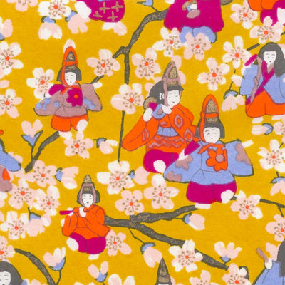 papier japonais yuzen chiyogami aux motifs de poupées hina matsuri et fleurs de pêcher jaune moutarde, orange vif, rose fuschia, bleu clair et lie de vin adeline klam de 10cm par 10cm (M1006)