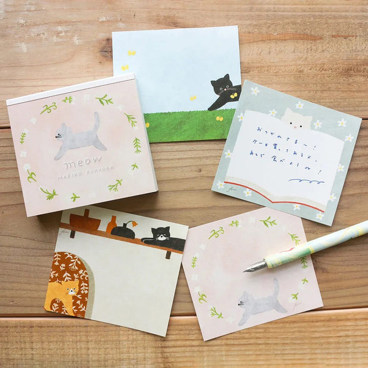photo packshot du détail de la couverture plastifiée du bloc-notes de 120 feuilles « meow » par Mariko Fukuoka pour Cozyca Products