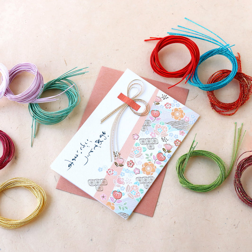 photo d'ambiance de l'assortiment de mizihuki et d'un exemple d'utilisation sur carte adeline klam