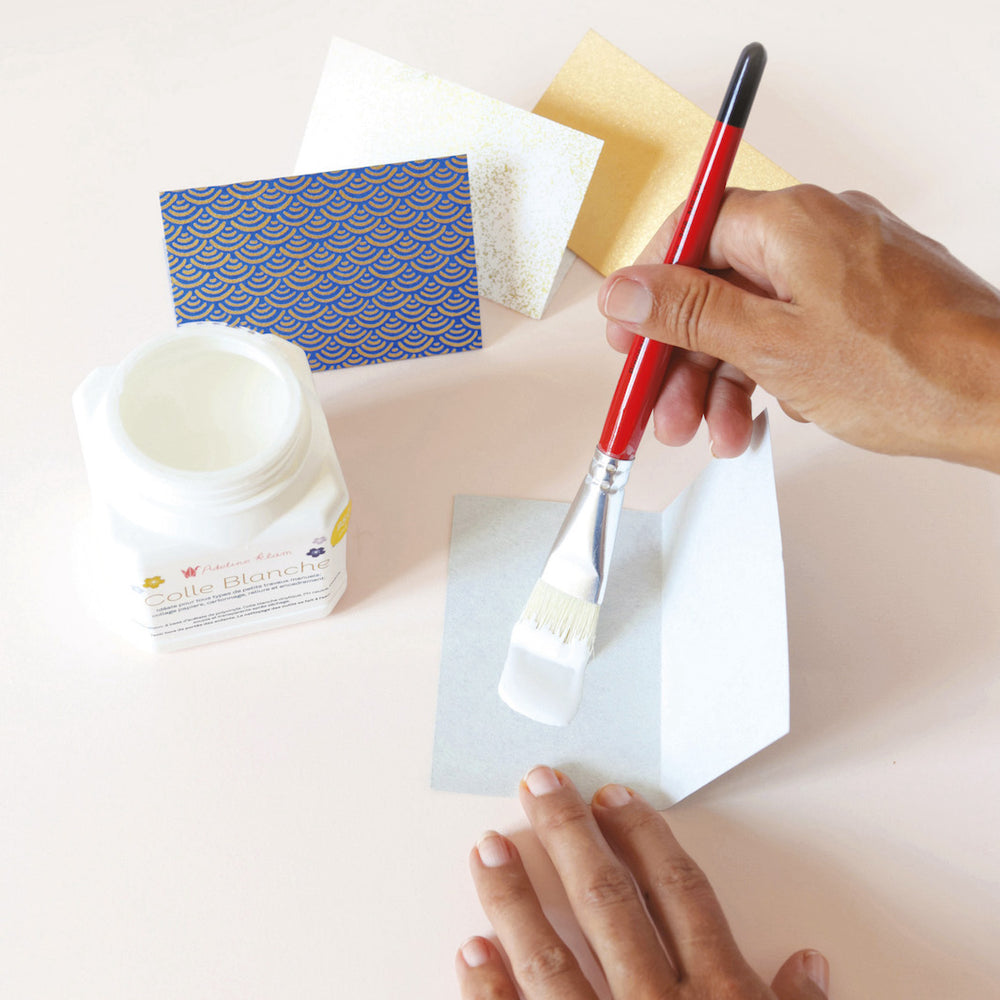 photo d'ambiance du pot de colle blanche vinylique en 250ml