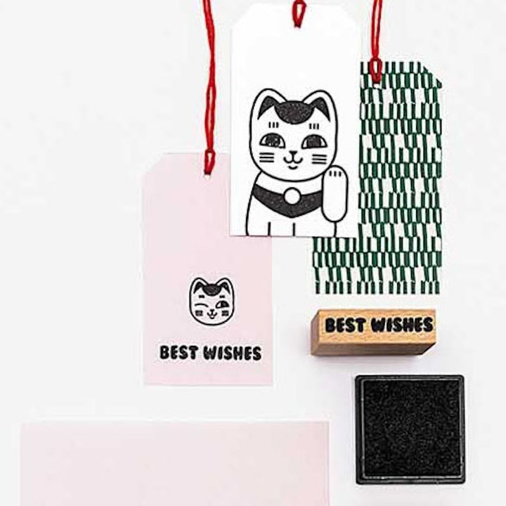 photo d'ambiance du lot de 6 tampons aux motifs de maneki-neko rico design