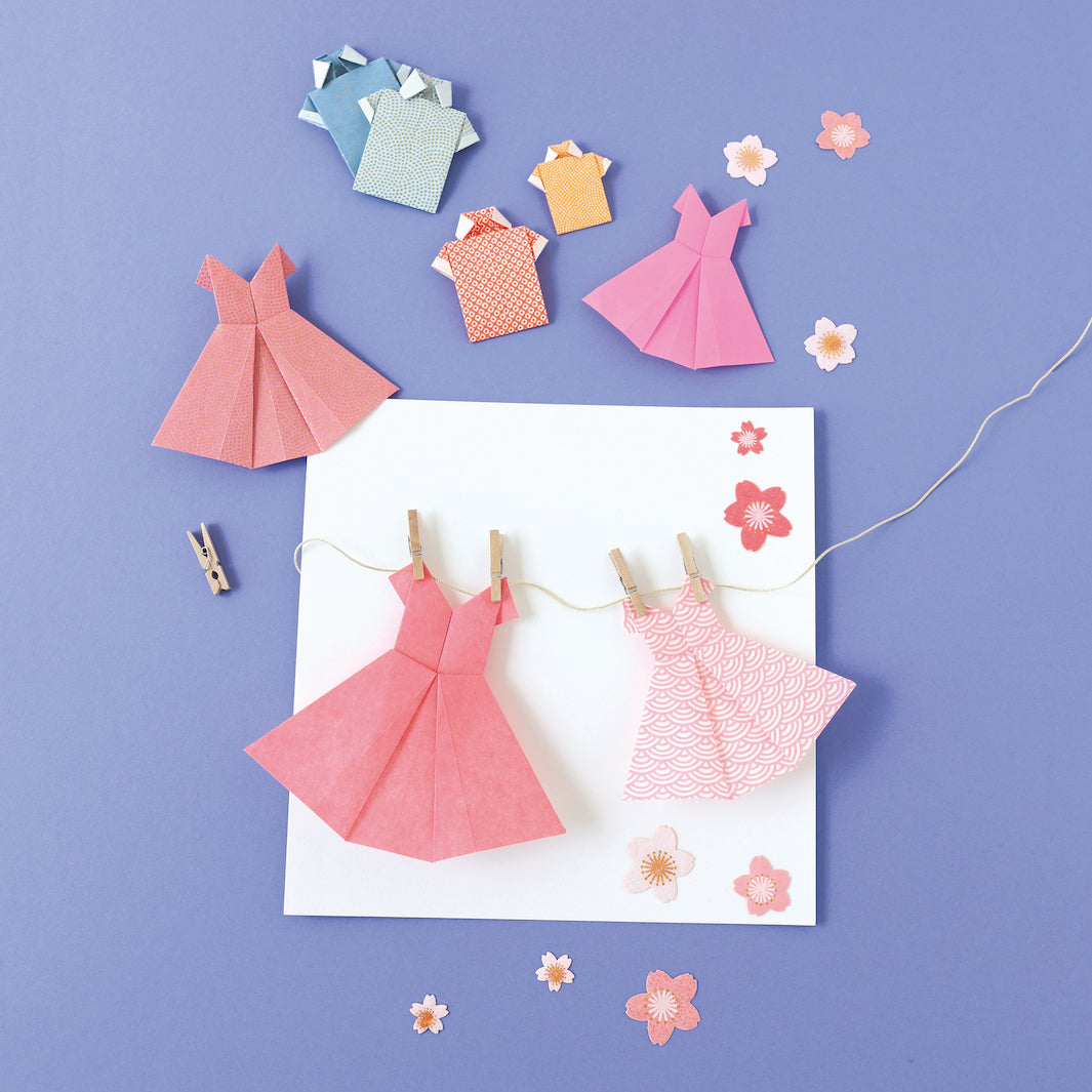 photo d'ambiance des pliages de la chemise et de la robe du livre « l'origami comme par magie » tome 2 d'adeline klam