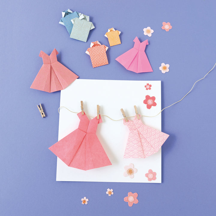 photo d'ambiance des pliages de la chemise et de la robe du livre « l'origami comme par magie » tome 2 d'adeline klam