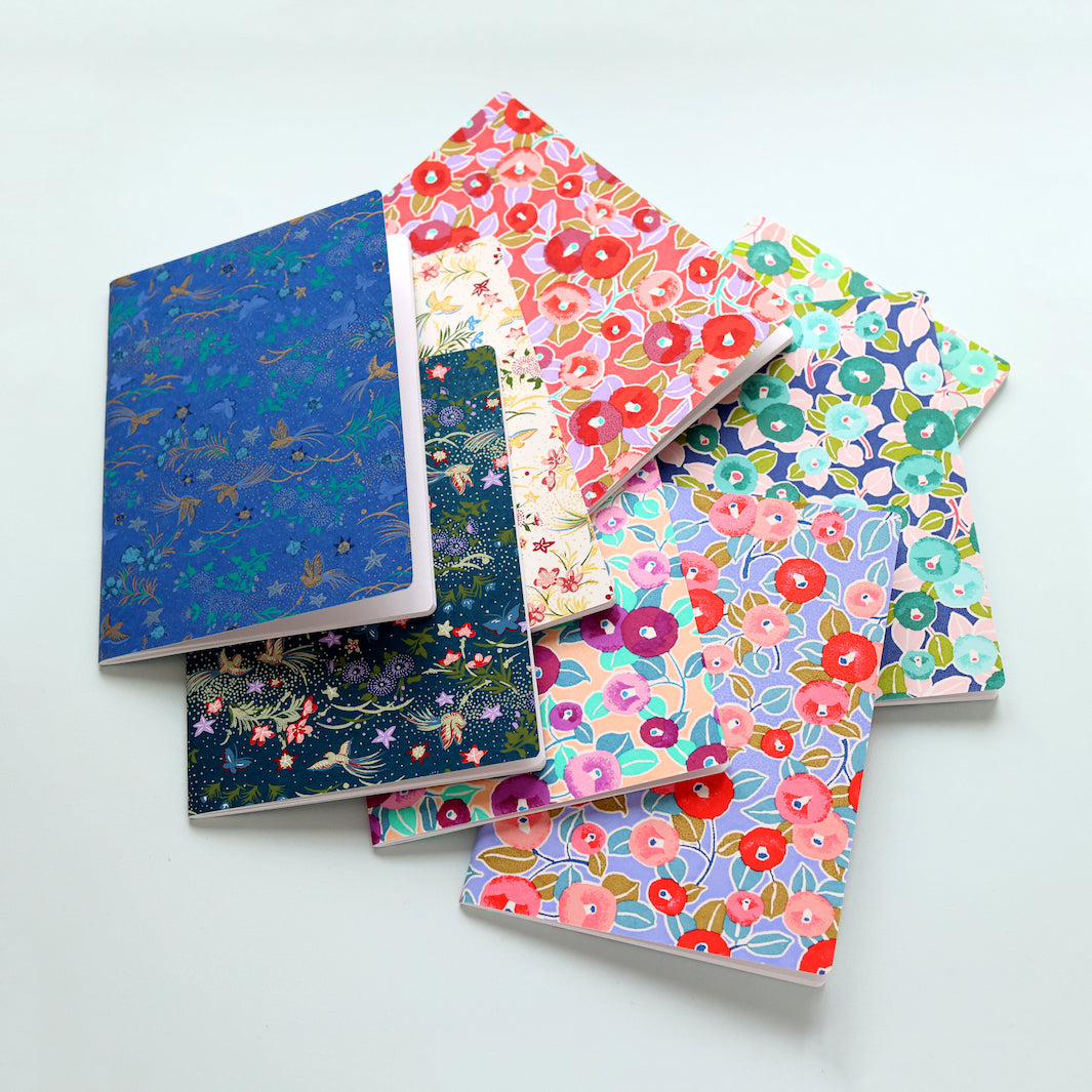 Carnet Papier Japonais - Fleurs, Oiseaux et Papillons - Bleu Foncé, Vert, Mauve, Argent et Or - M992