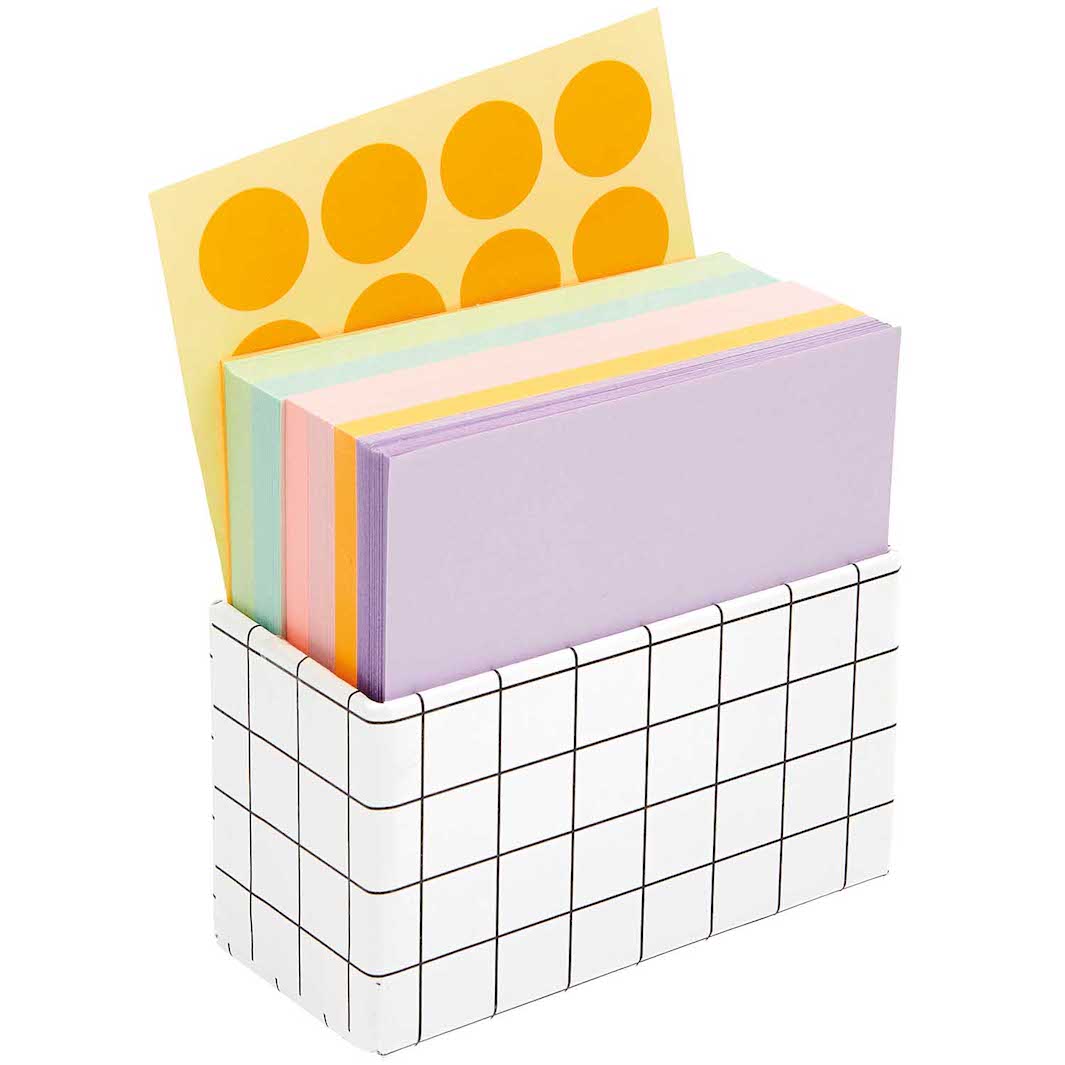 photo packshot du contenu du set de 400 papiers origami unis dans des tons multicolores pastels de 9cm par 9cm rico design