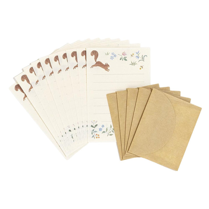 photo packshot de l'assortiment d'enveloppes et de papier à lettres du mini set de 10 papiers à lettre et 5 enveloppes jaunes aux motifs d'écureuil et de fleurs de nb bo., ltd. japan