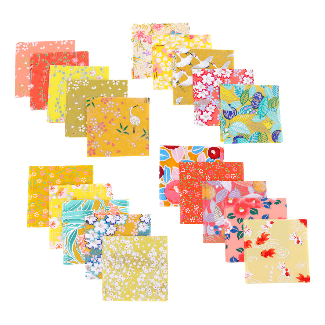 photo packshot de l'assortiment de papiers japonais du set de 100 carrés de papiers japonais adeline klam de 6cm par 6cm dans les tons jaunes, orange, rouges, roses et bleus « multifruits »