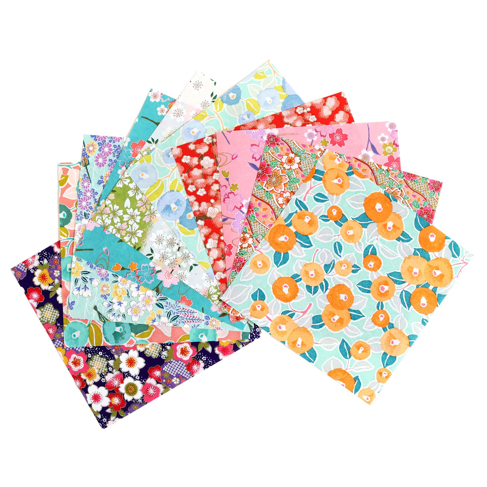 photo packshot de l'assortiment de papiers japonais du set de 20 carrés de papiers japonais adeline klam de 15cm par 15cm dans les tons multicolores « les fleuris »