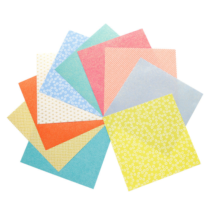 photo packshot de l'assortiment de papiers japonais du set de 7 carrés de papiers japonais adeline klam de 15cm par 15cm dans les tons multicolores « mini motifs »