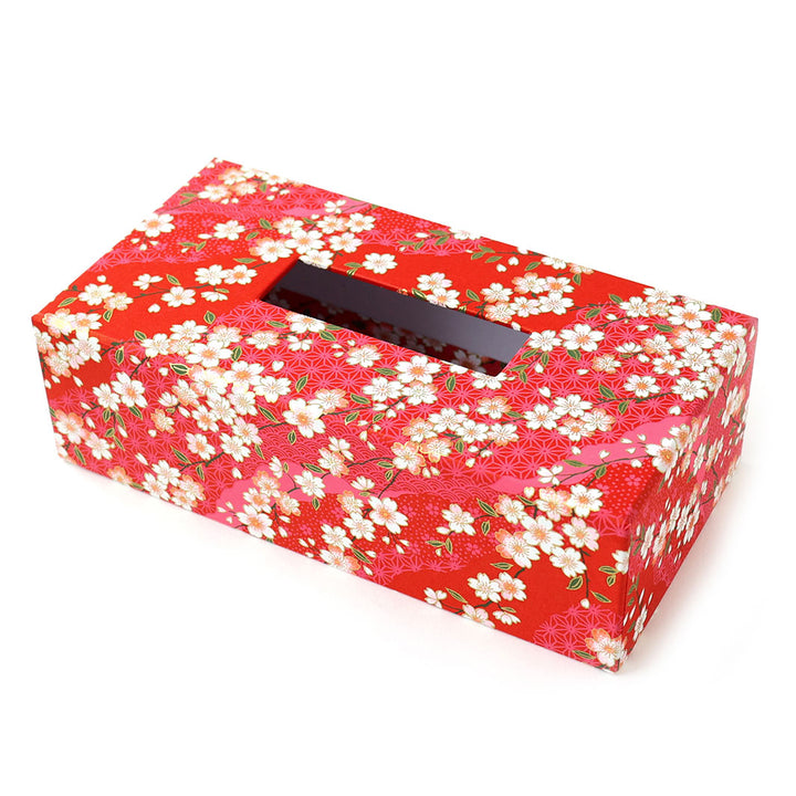 photo packshot d'une boîte à mouchoirs en carton tapissée d'un papier japonais aux motifs de fleurs de cerisier et de motifs variés (M885) adeline klam