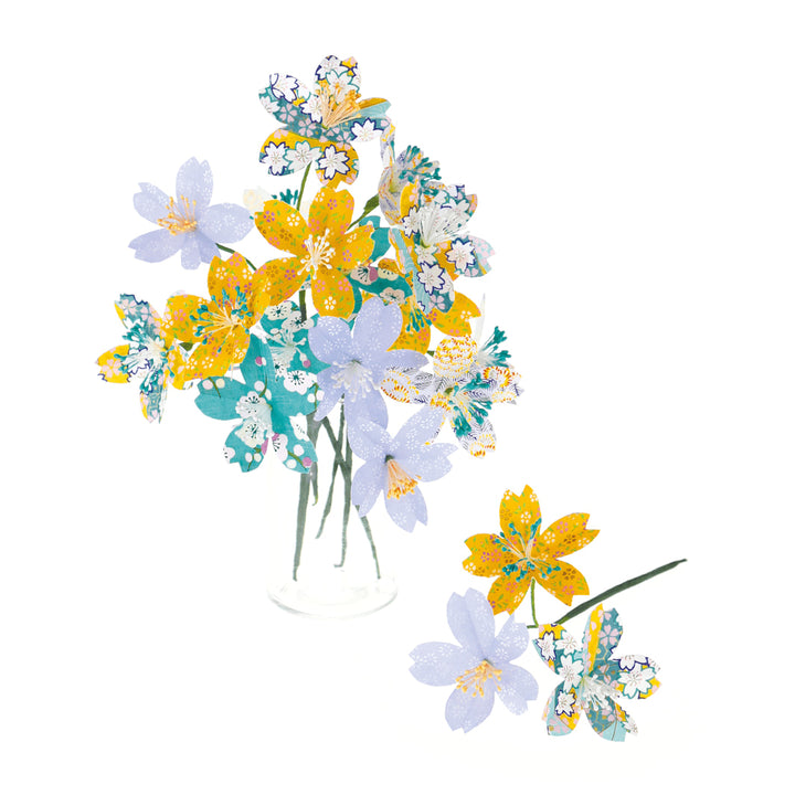 photo packshot du bouquet monté du kit fleurs de cerisier bleu lavande, jaune moutarde et bleu turquoise « multifruits » adeline klam
