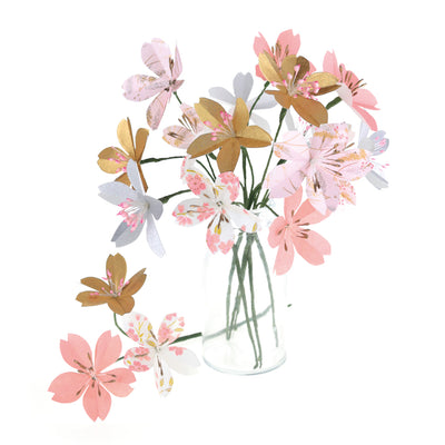photo packshot du bouquet monté du kit bouquet de fleurs de cerisier en papier japonais rose, blanc, argenté et doré « sakura » adeline klam