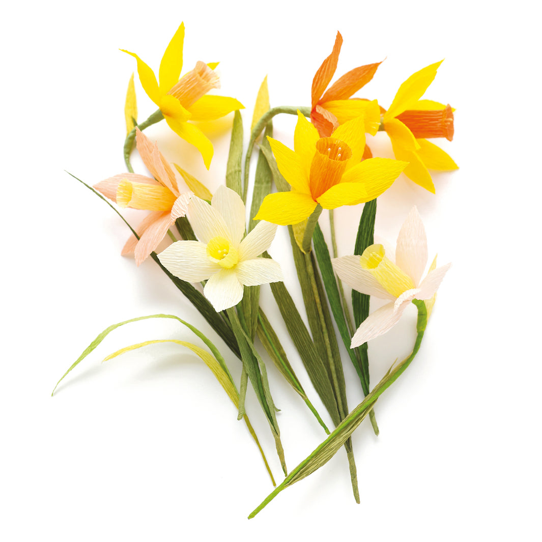 photo packshot du bouquet monté du kit bouquet de jonquilles en crépon dans les tons jaunes, orange, corail et verts adeline klam