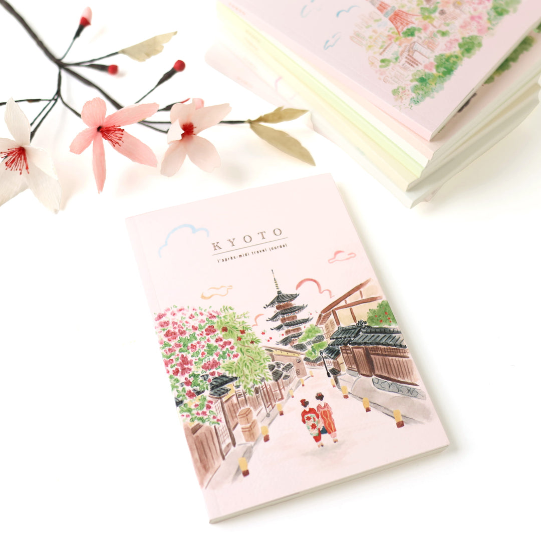 photo packshot du carnet de voyage format A5 illustré du temple hokan-ji à kyoto de pansydaisy