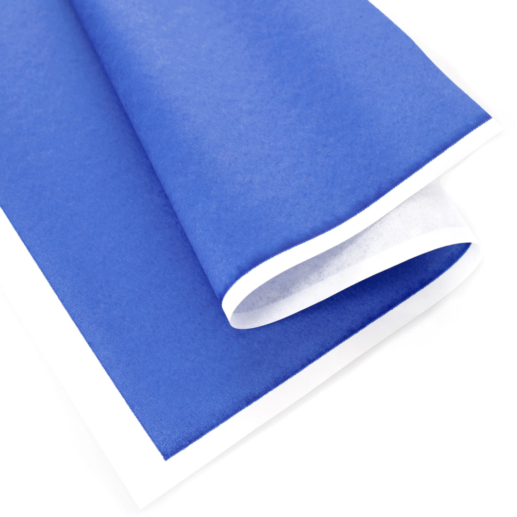 photo packshot d'une courbe du papier japonais yuzen chiyogami uni bleu nuit adeline klam (U546)