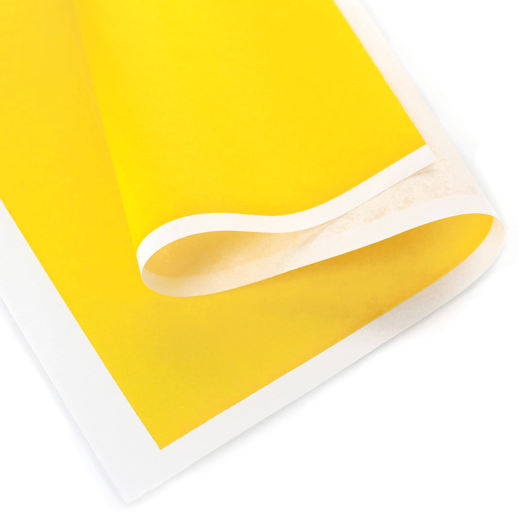 photo packshot d'une courbe du papier japonais yuzen chiyogami uni jaune moyen adeline klam (U531)