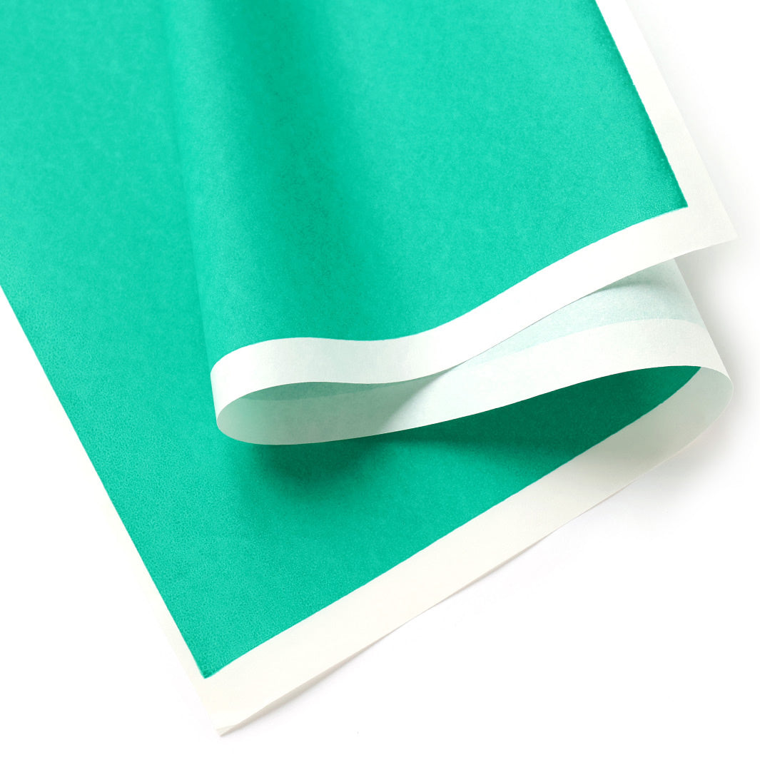 photo packshot d'une courbe du papier japonais yuzen chiyogami uni vert menthe adeline klam (U595)