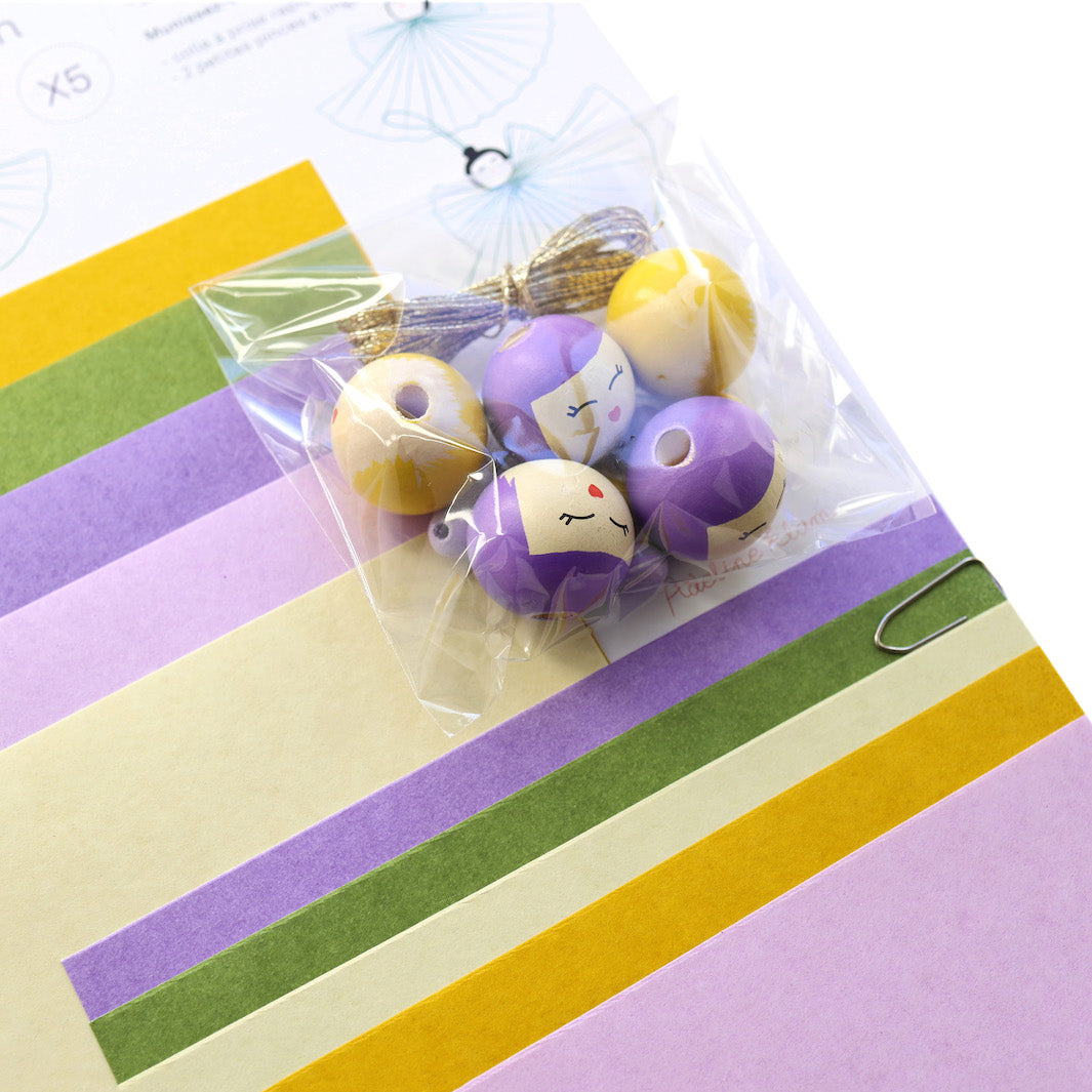 photo packshot d'un détail du matérie du kit anges accordéon jaune moutarde, vert prairie, violets et lilas « primevère » adeline klam