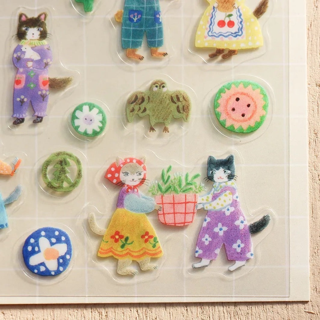 photo packshot d'un détail des stickers de la planche de 55 stickers « cats and buttons » de aiko fukawa pour cozyca products