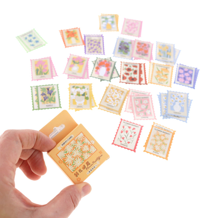 photo packshot du détail de taille du lot de 46 stickers en forme de timbres floraux multicolores