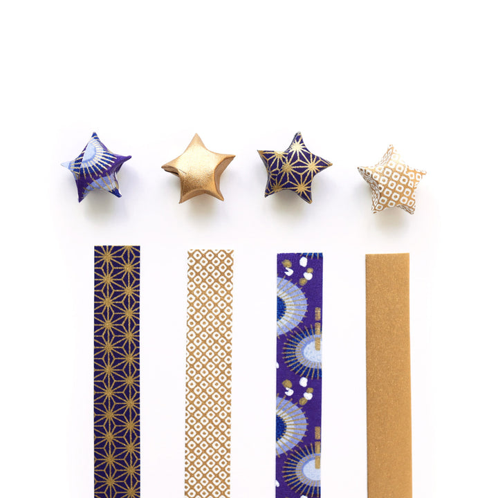 photo packshot des étoiles montées et des bandelettes de papiers japonais du kit étoiles en origami dans les tons bleu nuit, dorés et blanc « céleste » adeline klam
