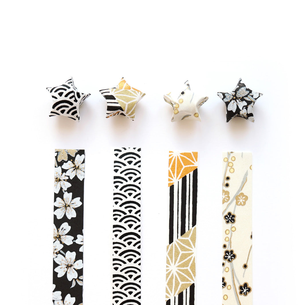 photo packshot des étoiles montées et des bandelettes de papiers japonais du kit étoiles en origami dans les tons noir, blanc crème et dorés « gatsby » adeline klam