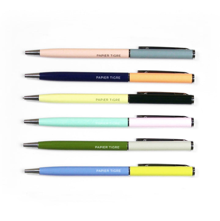 photo packshot de face de l'assortiment de stylo bille bicolore 0,7mm et encre noire papier tigre