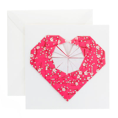photo packshot de face de la grande carte carrée avec un cœur en origami aux motifs de branches en fleurs dans les tons magenta (M617) adeline klam