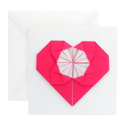 photo packshot de face de la grande carte carrée avec un cœur en origami uni rose fuchsia (U506) adeline klam