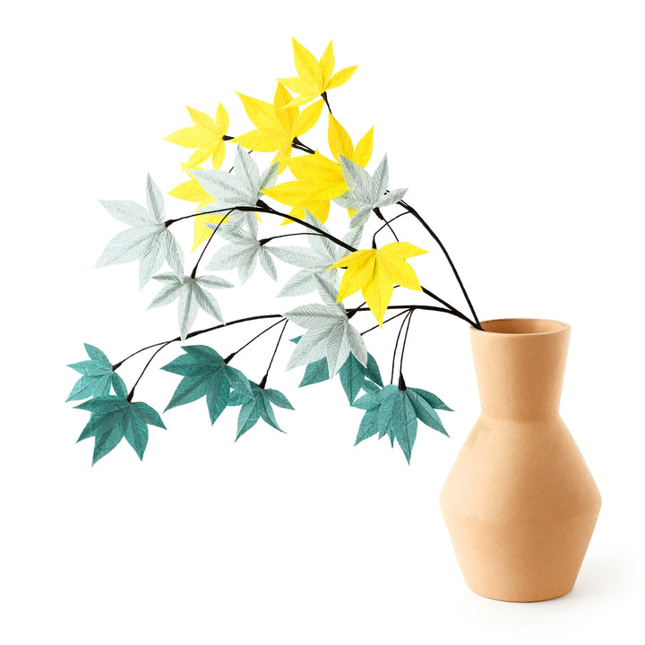 photo packshot du feuillage monté du kit 3 branchages de feuilles d'érable en crépon dans les tons jaune acidulé, bleu gris et bleu canard « acidulé » adeline klam