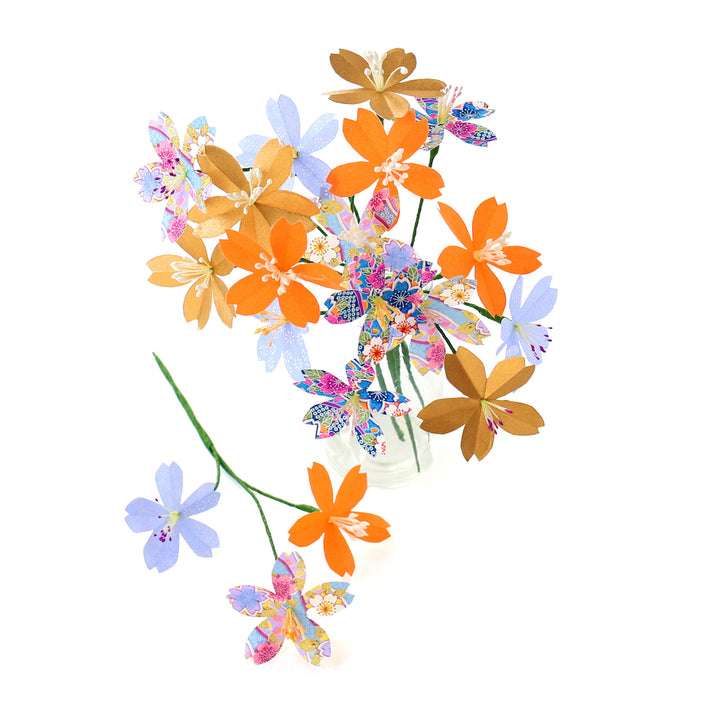 photo packshot des fleurs montées en vase du kit bouquet de fleurs de cerisier dans les tons violet lilas, dorés et orange fluo « baya » adeline klam