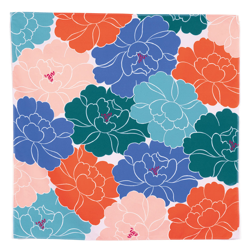 photo packshot du furoshiki 70x70cm aux motifs de pivoines « toucan » dans les tons bleus, verts, roses et orange adeline klam x musubi